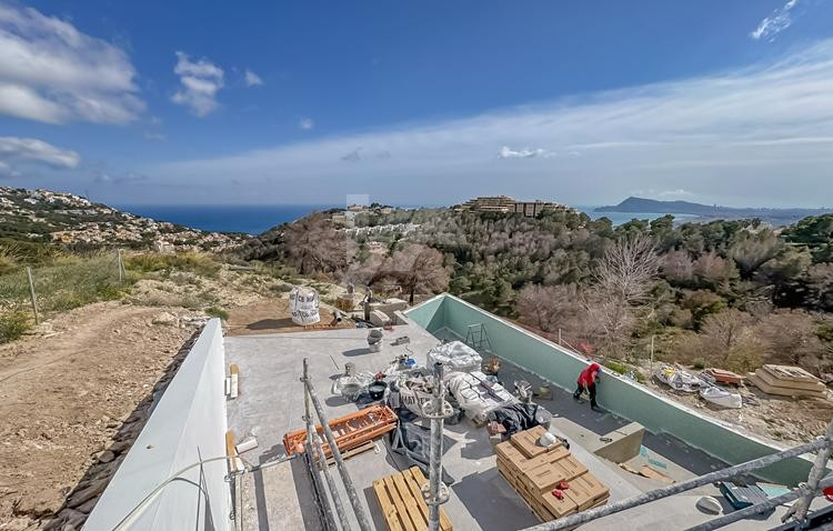 Modernes Villa-Chalet zu verkaufen in Altea Hills mit 4 Schlafzimmern und Infinity-Pool