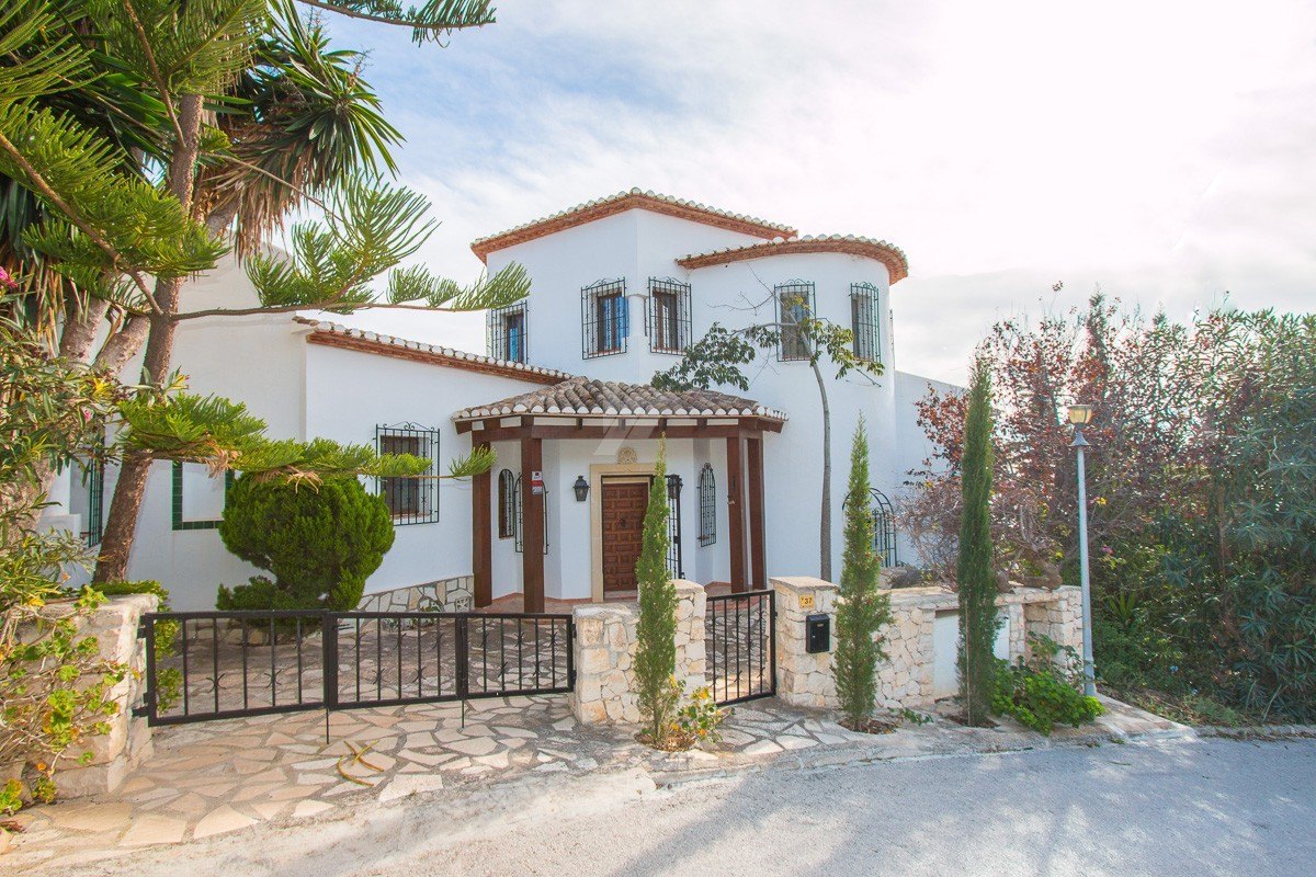 Erste Linie Villa zum Verkauf in Moraira, Costa Blanca.