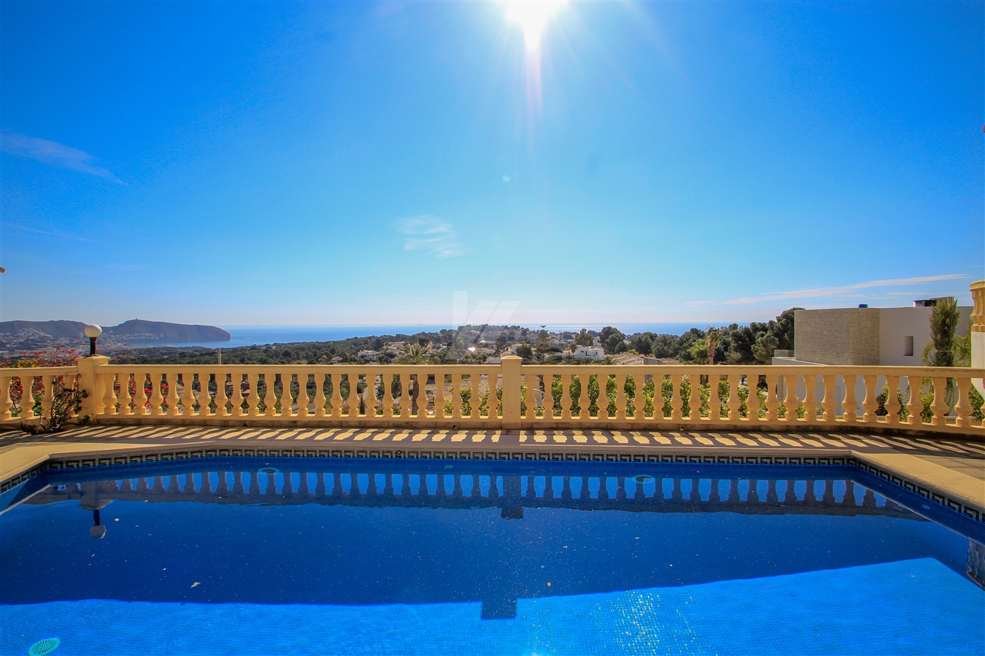 Villa mit Meerblick zum verkauf in Moraira, Costa Blanca.