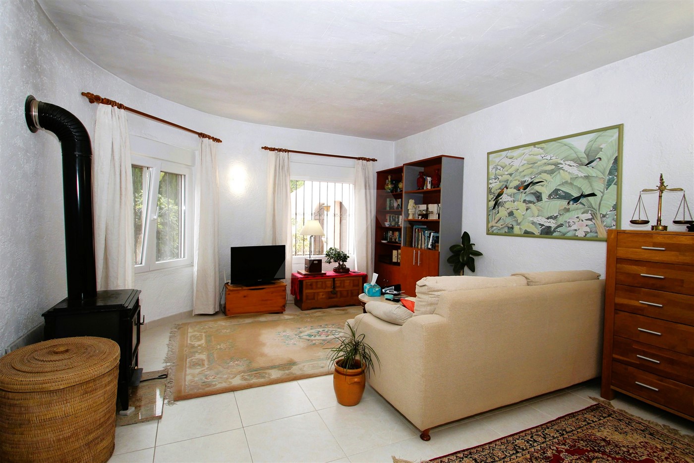 Villa zum Verkauf in Moraira auf einem Doppelgrundstück, nahe an der Stadt.